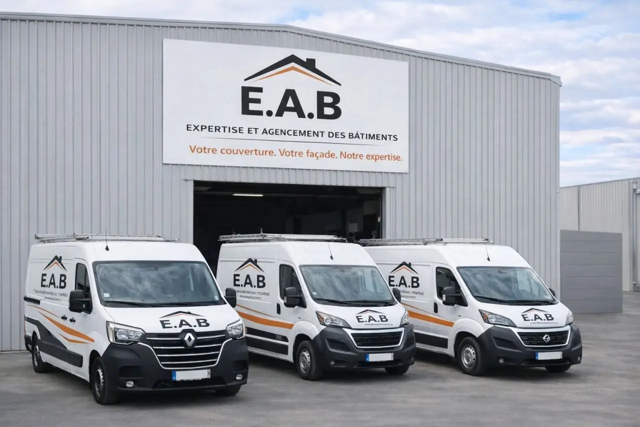 Flotte de camionnettes EAB devant l'entrepôt à Mennecy
